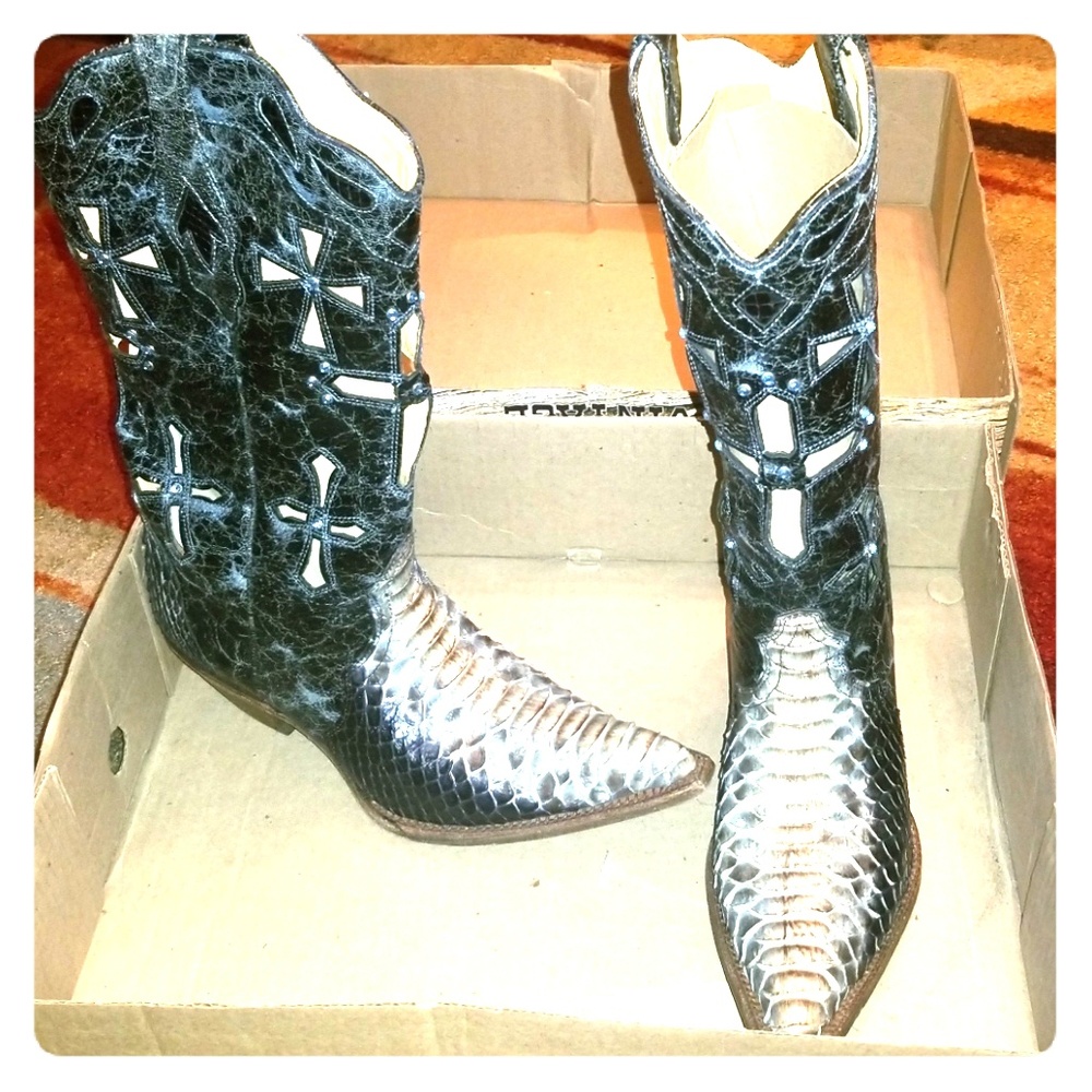 Corral Vintage pointed toe boots
